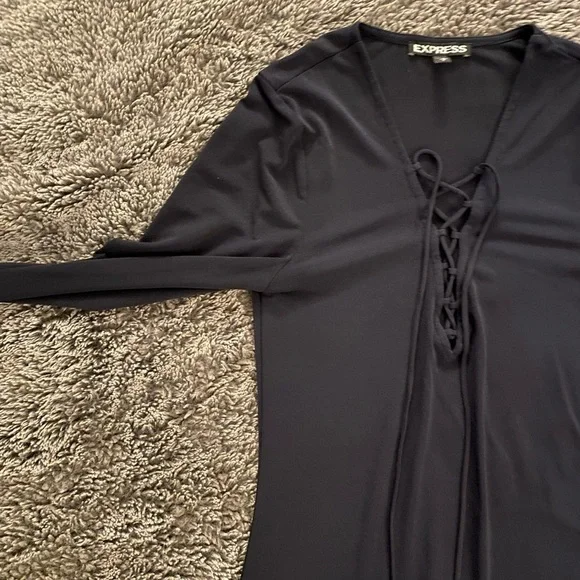 EXPRESS Women’s Front Tie Blouse - Picture 10 of 11